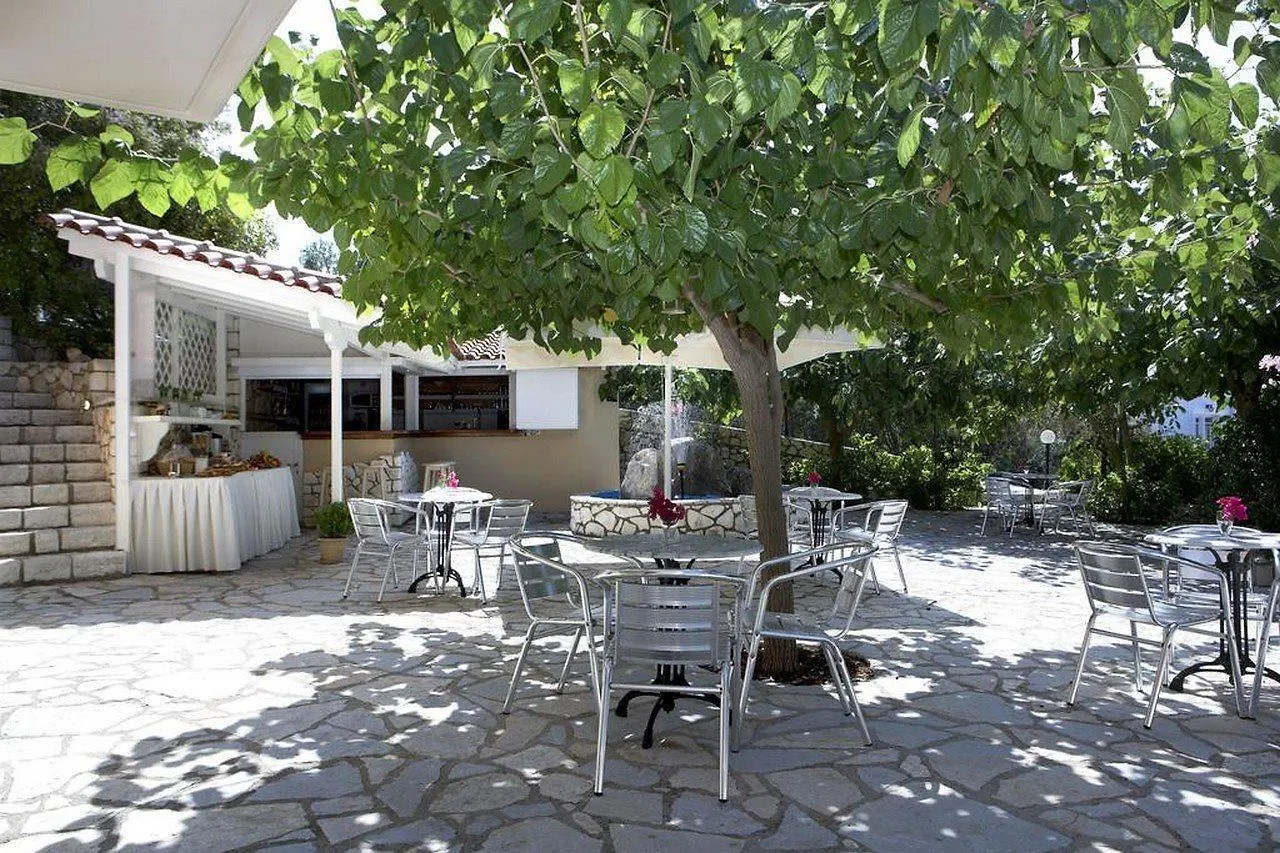 Dafnoudi Hotel Apartments Antipata  Antipata (Erisos)