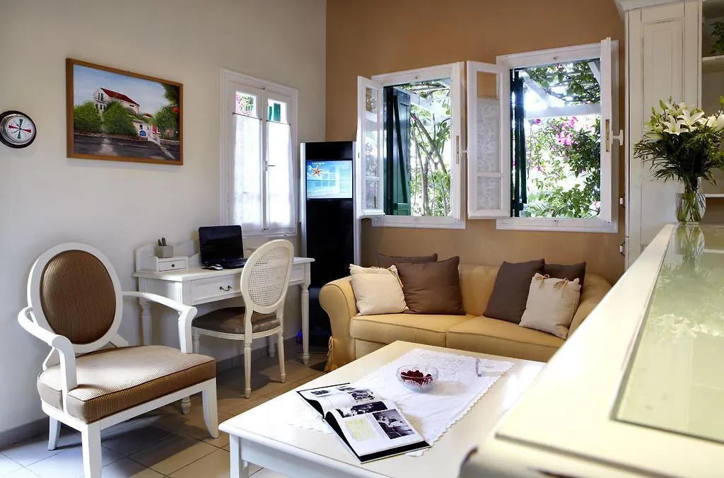Dafnoudi Hotel Apartments Antipata  2*, Antipata (Erisos)