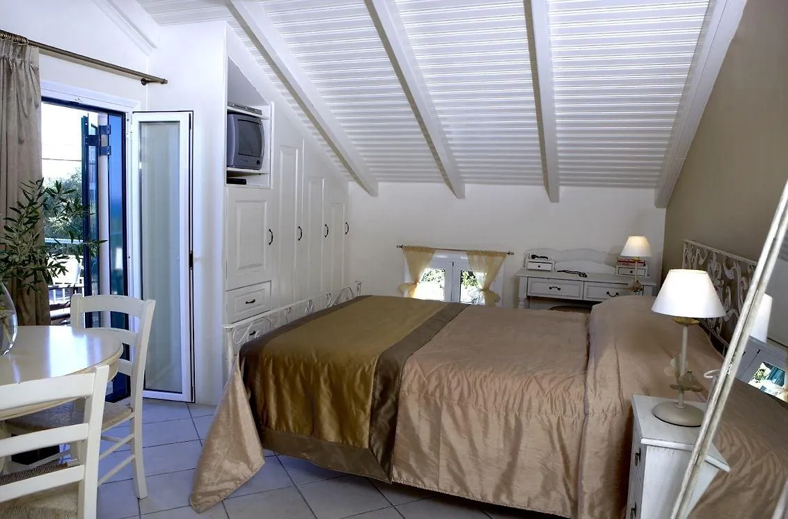 Dafnoudi Hotel Apartments Antipata  Greece