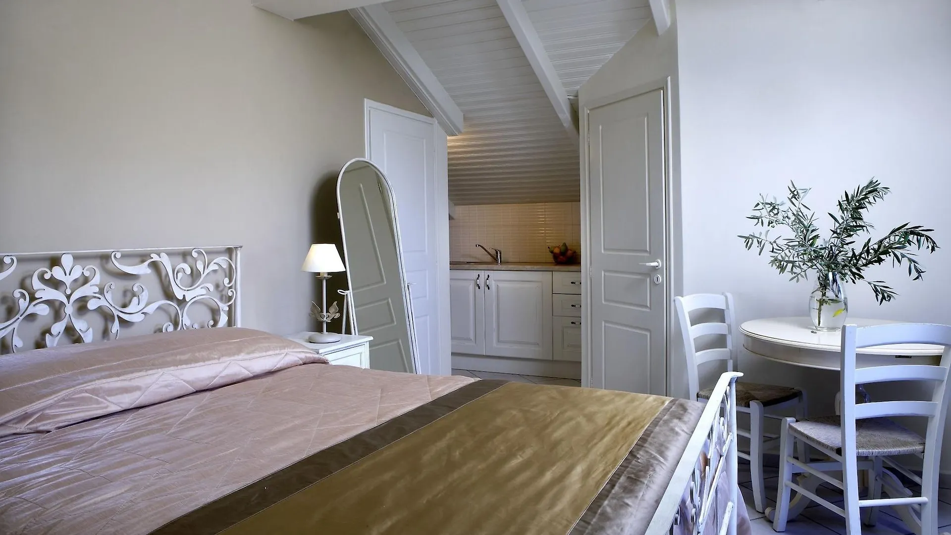Dafnoudi Hotel Apartments Antipata  Aparthotel