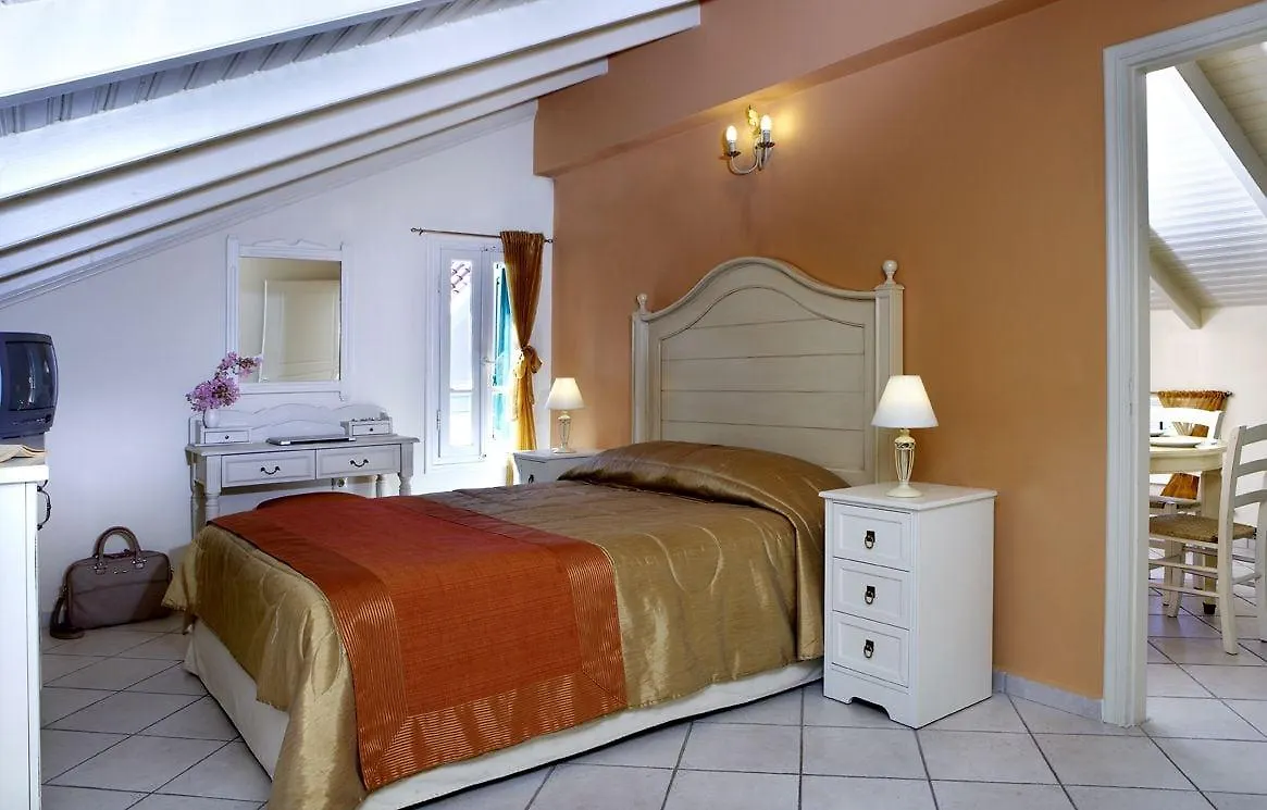 Dafnoudi Hotel Apartments Antipata  2*, Antipata (Erisos) Greece