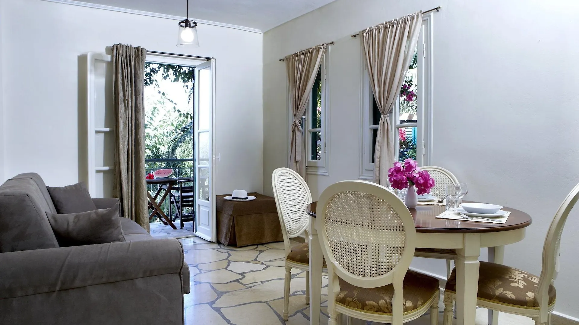 Dafnoudi Hotel Apartments Antipata  Antipata (Erisos)