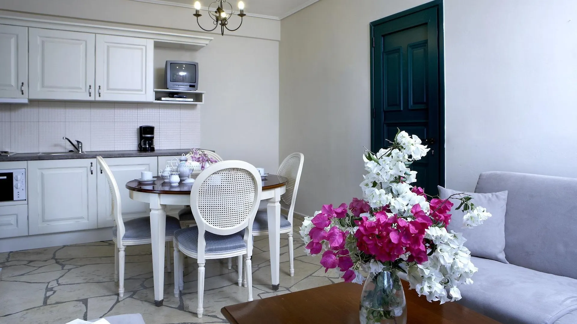 Dafnoudi Hotel Apartments Antipata  Antipata (Erisos)