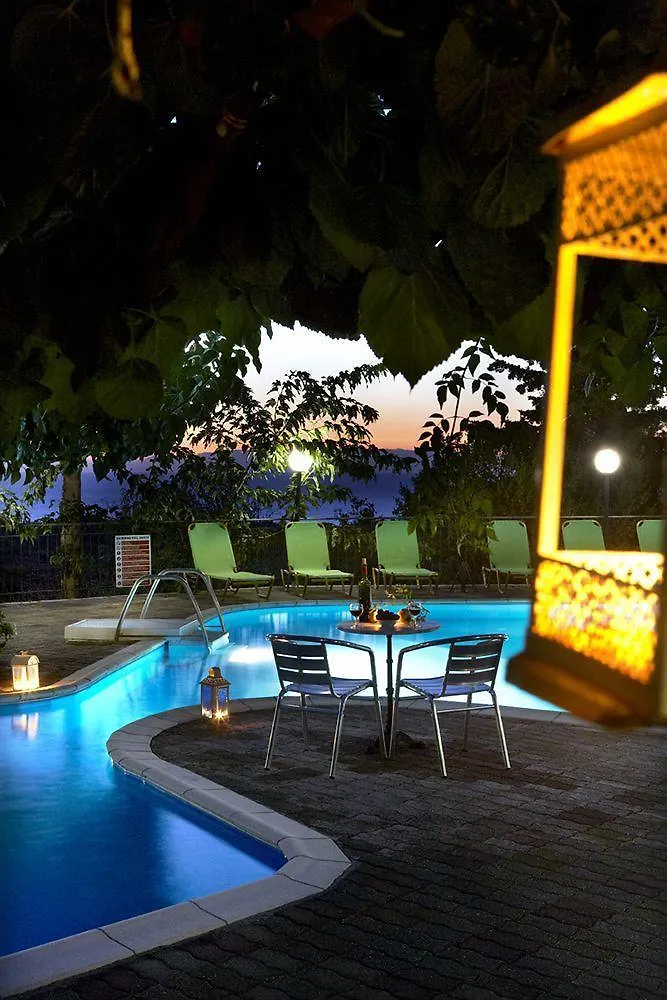 Dafnoudi Hotel Apartments Antipata  2*, Antipata (Erisos) Yunanistan