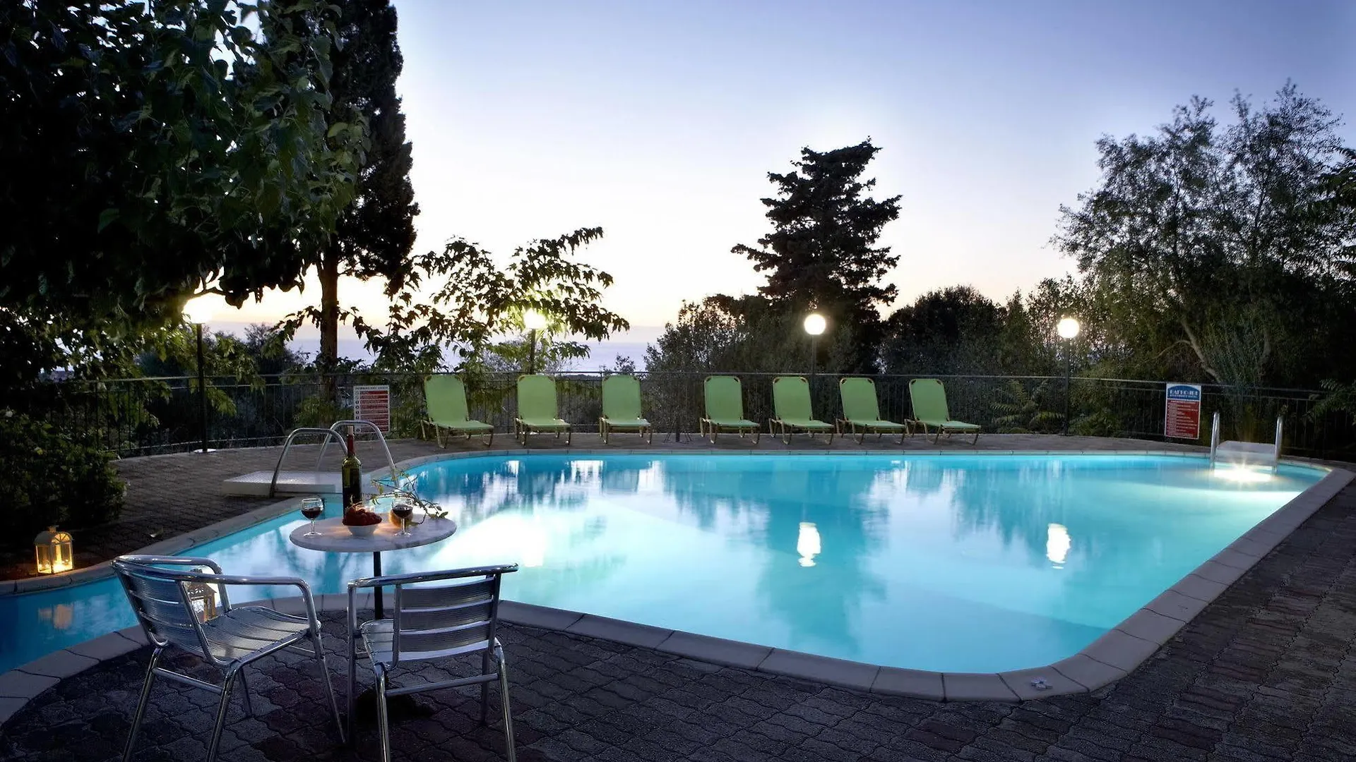 Dafnoudi Hotel Apartments Antipata  Yunanistan