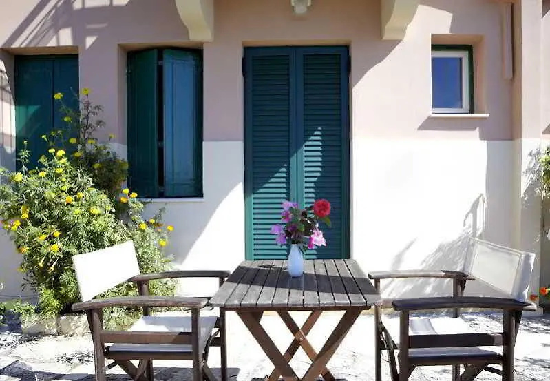 Dafnoudi Hotel Apartments Antipata  2*, Antipata (Erisos)